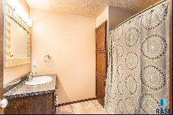 2900 E Hearthstone Pl, Sioux Falls SD 57108