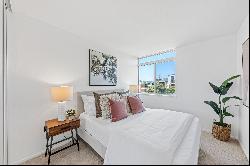 Chic Top Floor Remodeled 3 Bedroom Uni