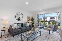 Chic Top Floor Remodeled 3 Bedroom Uni