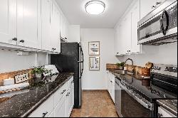 Chic Top Floor Remodeled 3 Bedroom Uni