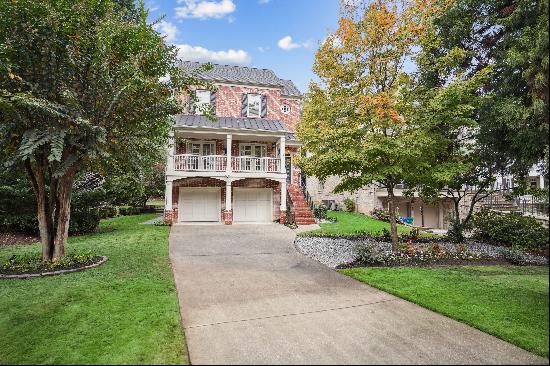 Like-new Brookhaven Heights Home