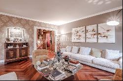 Elegant semi-detached villa with private park