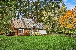 8525 Jennie Ave NE, Bainbridge Island, WA 98110