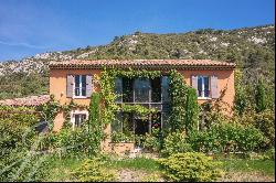 Hacienda style villa for sale in Vauvenargues, absolute peace, Sainte Victoire view