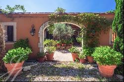 Hacienda style villa for sale in Vauvenargues, absolute peace, Sainte Victoire view