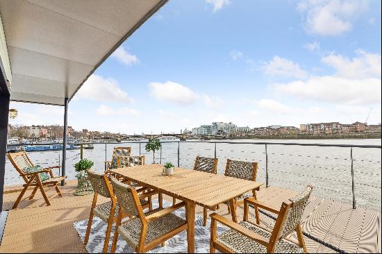 2 bedroom apartment with large terrace overlooking the Thames for rent in Cheyne Walk, Lon