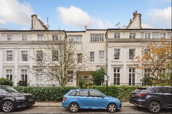 An elegant 1 bedroom flat with private terrace to rent in Notting Hill, W2.