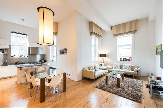 A charming duplex apartment with porter and private parking.