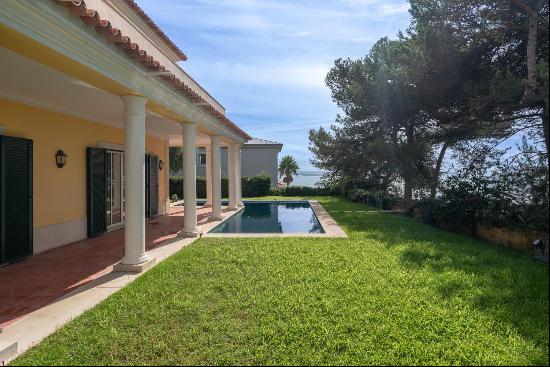 Beautiful 4+1-bedroom villa in Alto do Lagoal, Oeiras, Lisbon.