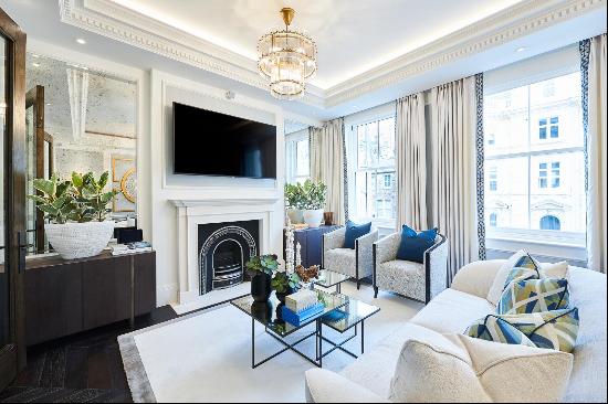 A luxury two bedroom apartment to rent in Kensington, W8