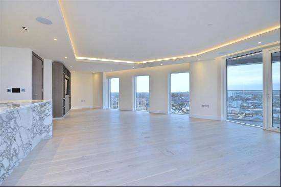 Three bedroom apartment to let in Chelsea Creek, SW6