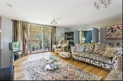 Cliveden Gages, Taplow, Maidenhead, Buckinghamshire, SL6 0GB