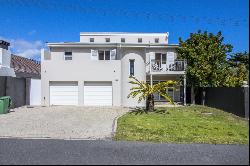 8th Street, Voelklip, Hermanus, Western Cape, 7200