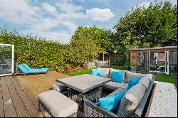 Long Lodge Drive, Walton-on-Thames, Surrey, KT12 3BY