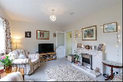 Woodcote Close, Kingston upon Thames, Surrey, KT2 5LZ