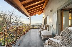 Charming renovated old property with panoramic view