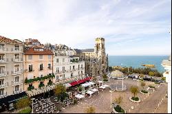 BIARRITZ, HEART OF TOWN, 85 M² APARTMENT WITH SEA VIEW, TOP FLOOR