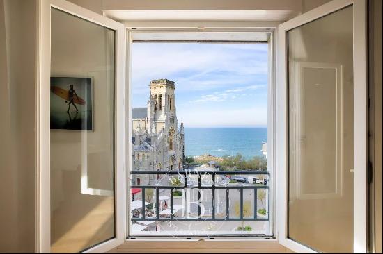 BIARRITZ, HEART OF TOWN, 85 sqm APARTMENT WITH SEA VIEW, TOP FLOOR