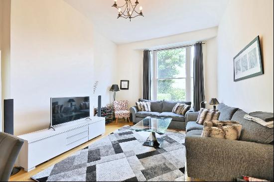 A beautifully presented raised ground apartment in Belsize Park NW3