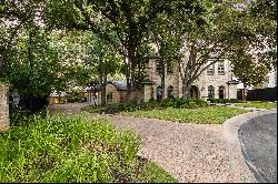 Outdoor Oasis just steps to Austin Country Club