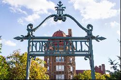 "BRIGHT FOREST HILLS GARDENS STUDIO IN HISTORIC STATION SQUARE"