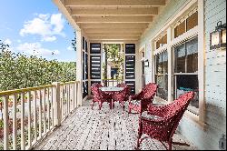 Well-Appointed Two-Story Condo Close To Beach And Amenities