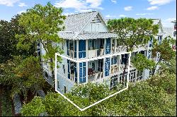 Well-Appointed Two-Story Condo Close To Beach And Amenities