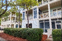 Well-Appointed Two-Story Condo Close To Beach And Amenities