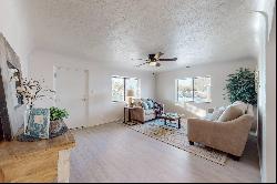 432 La Vega Drive SW, Albuquerque NM 87105