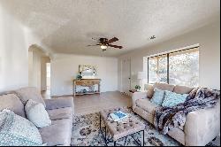 432 La Vega Drive SW, Albuquerque NM 87105