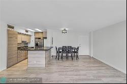 1050 SE 15th St #404, Fort Lauderdale FL 33316