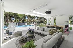 Luxurious villa set in a private location close to everything in, Marbella 29604