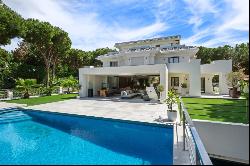 Luxurious villa set in a private location close to everything in, Marbella 29604