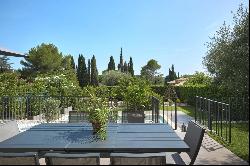 Mougins - recent modern villa