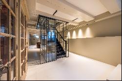 Uniquely and beautifully renovated monumental canal house Amsterdam