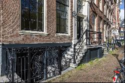 Uniquely and beautifully renovated monumental canal house Amsterdam