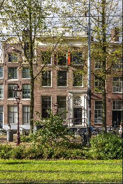 Uniquely and beautifully renovated monumental canal house Amsterdam