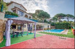 Stunning villa with large plot, close to the beach and the village of Llafranc