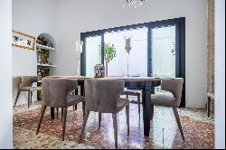 Renovated house in the centre of Seville, with a private pool