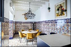 Renovated house in the centre of Seville, with a private pool