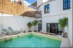 Renovated house in the centre of Seville, with a private pool