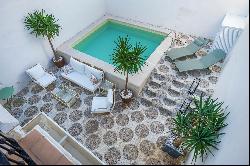 Renovated house in the centre of Seville, with a private pool