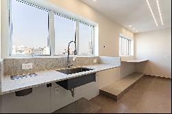 Spacious newly renovated apartment with plenty of natural light in Itaim