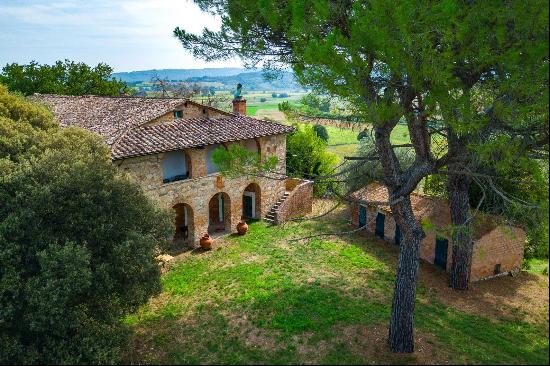 RUSTIC COUNTRY HOUSE WITH POOL FOR SALE IN CETONA, TUSCANY