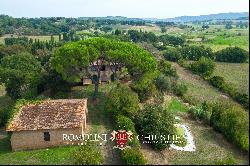 RUSTIC COUNTRY HOUSE WITH POOL FOR SALE IN CETONA, TUSCANY