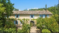 Luberon - Exquisite property with heated pool