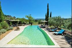 Luberon - Exquisite property with heated pool