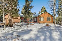 Enjoy Serene Mountain Living in this Charming Ranch 