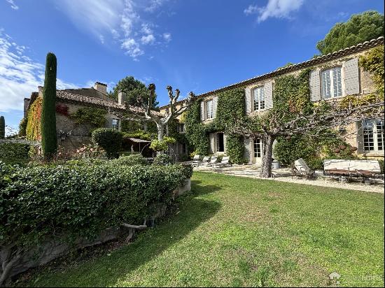 Vente - Propriete Saint-Remy-de-Provence - 11a 300a 000a 