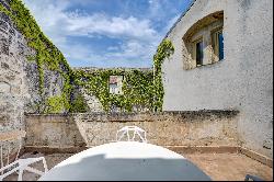 18th century house tastefully renovated with a terrace